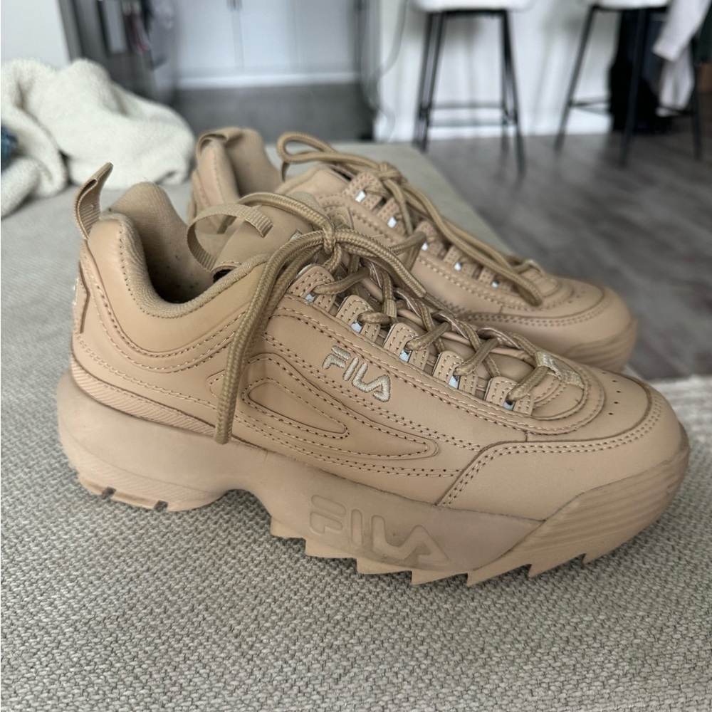 Fila Disruptor 2 Athletic Shoe Beige size 7.5